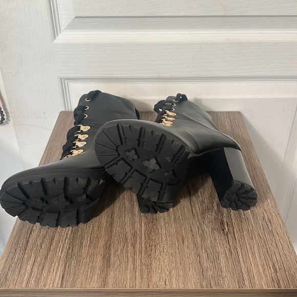 SHOEDAZZLE BLACK LACE UP HEELED BOOTS IN SIZE 7 - Picture 6 of 9